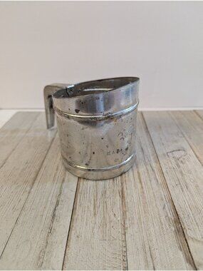 Vintage FOLEY Stainless Steel Hand Held Squeeze Handle Sifter